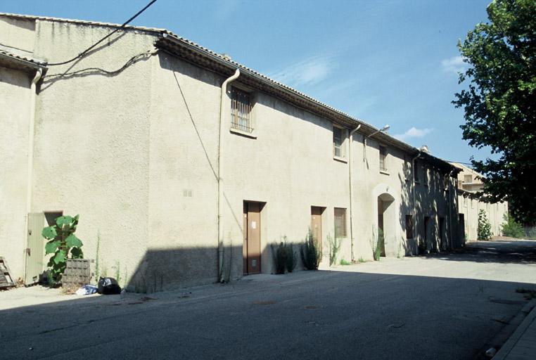 Façade sud du petit quartier.