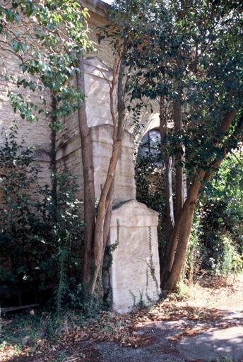 Le manège, détail sur contrefort ouest du mur nord.