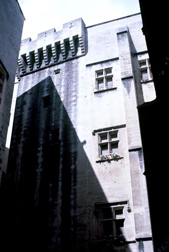 Cour intérieure, façade.