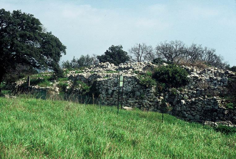 Vue générale sur traces archéologiques à Saint-Marcel.