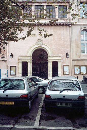 Façade latérale, entrée.