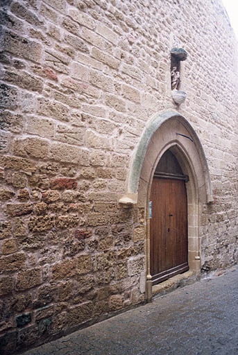 Façade sur rue, entrée.