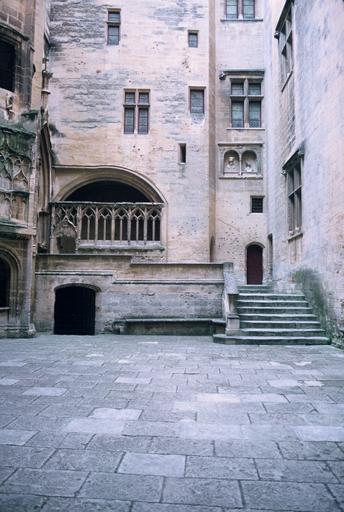 Cour intérieure, façade.