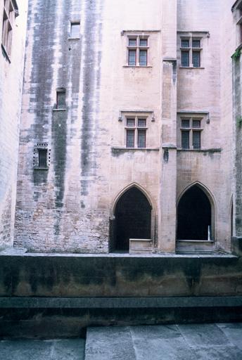 Cour intérieure, façade.