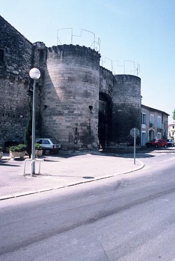 Vue générale de la porte Condamine.