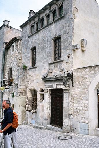 Façade d'entrée sur rue.