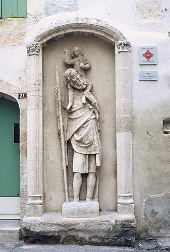 Façade sur rue, détail sur relief sculpté de Saint-Christophe.