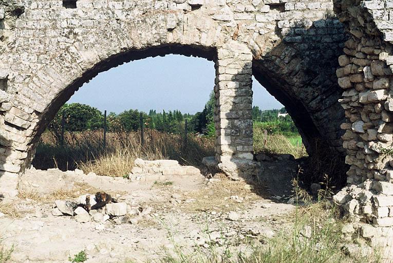 Détail des vestiges d'une arche.