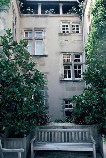 Façade d'entrée sur rue.