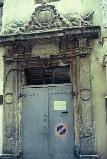 Porte du 18e siècle.