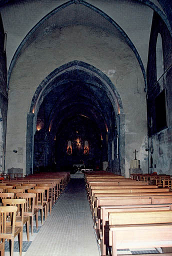 Vue intérieure vers le choeur.