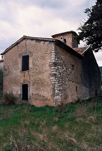 Angle sud-est, ermitage et chevet de la chapelle.