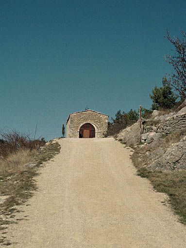 Vue générale vers la façade.