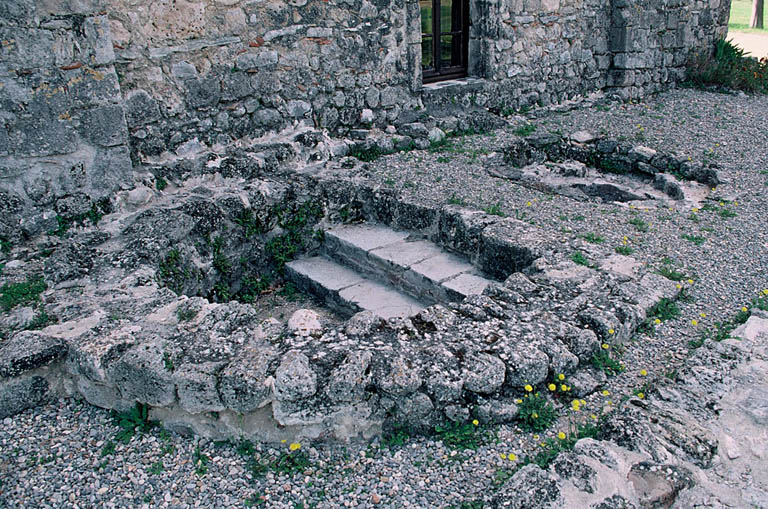 Vestiges d'un baptistère, élévation nord.