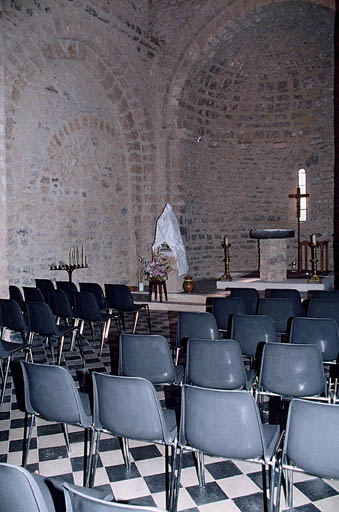 Vue du choeur et mur latéral.