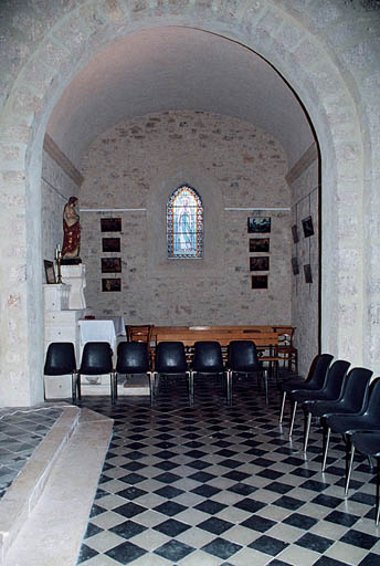 Chapelle latérale dans la première travée.