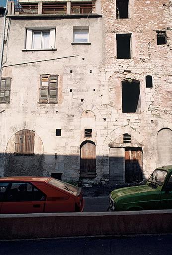 Façade du n°14 sur rue.