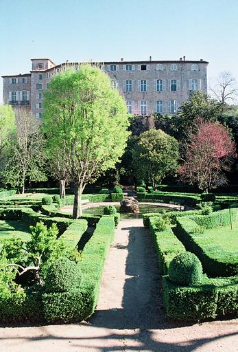 Façade sur jardin.