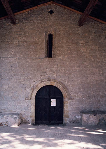 Façade occidentale sous le porche.