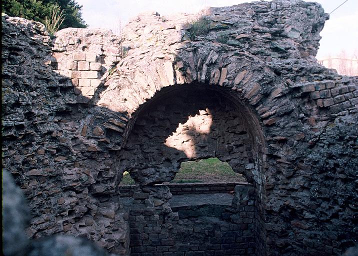 Mausolée de la Tourrache, situé au C.E.S. de la Tourrache