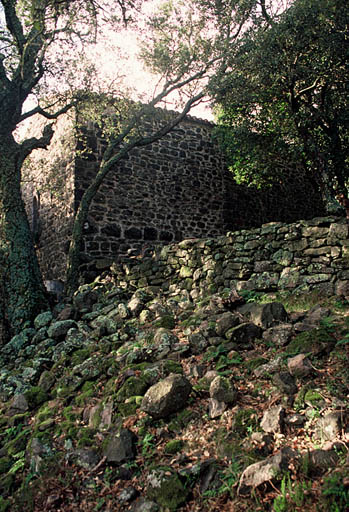 Chapelle, angle nord-est.