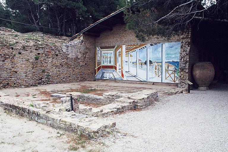 Vestiges d'une villa romaine et musée.