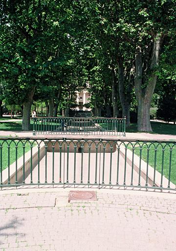 Jardin Alexandre premier, vue vers la chapelle.