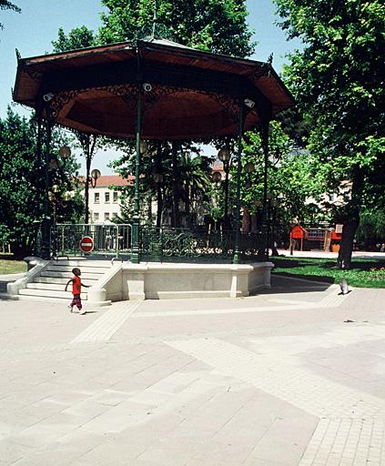 Jardin Alexandre premier, kiosque à musique.