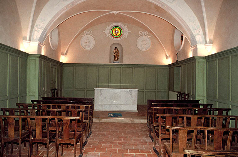 Vaisseau latéral au choeur, église d'hiver.