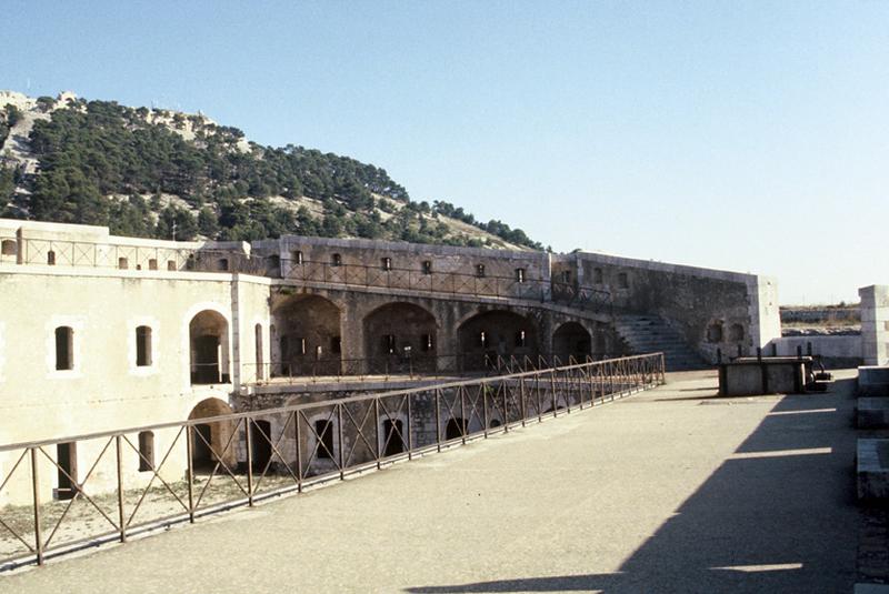 Intérieur du fort, terrasse.