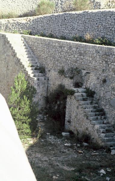 Mur de fortification avec pas-de-souris.