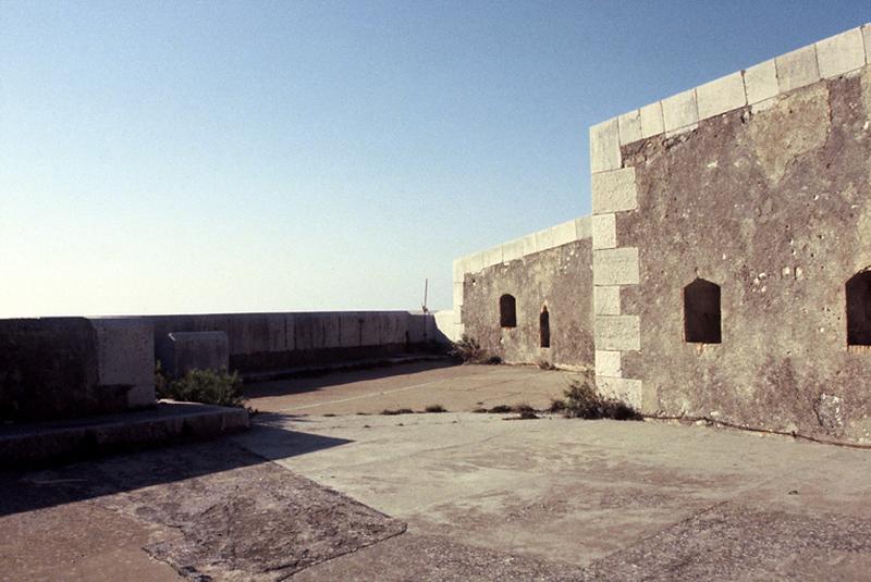 Intérieur du fort, terrasses.