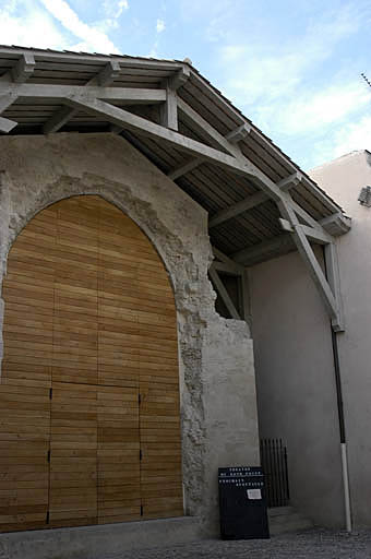 Chevet de l'église, rue du Berteuil, côté nord.