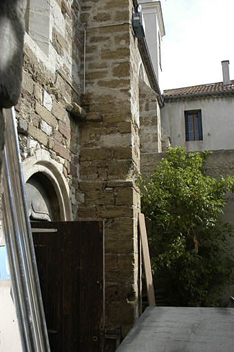 Mur sud de l'église.