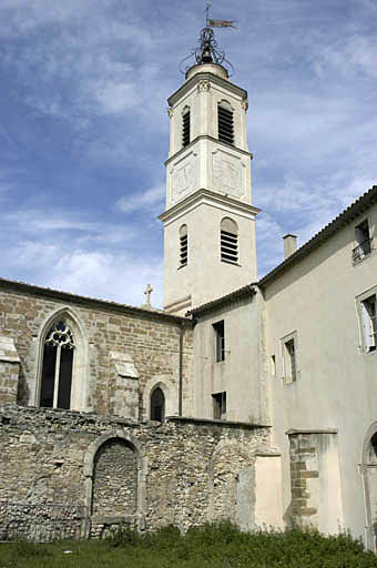 Le clocher vu depuis le cloître.