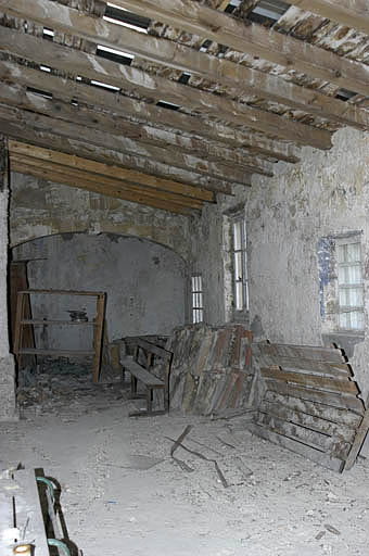 Cloître, galerie sud, premier étage, de l'est vers l'ouest.