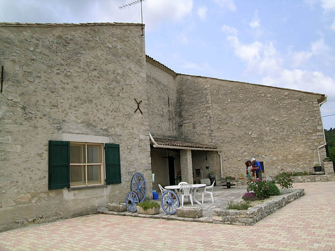 Vue du corps de logis oriental et la façade nord.