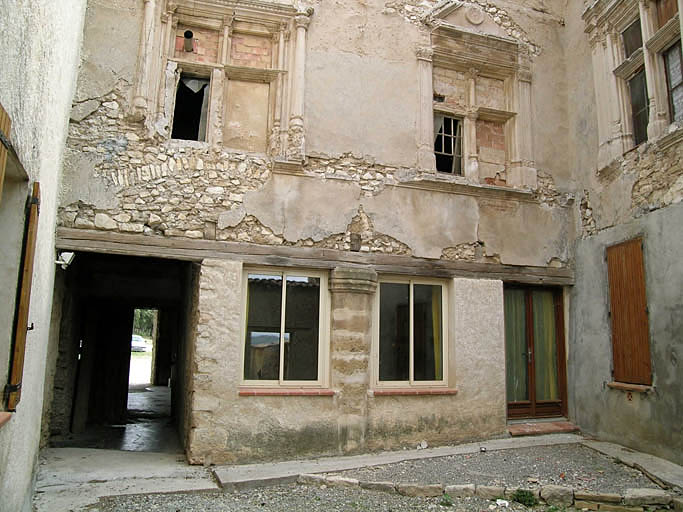 Vue de la cour intérieure, la façade nord.