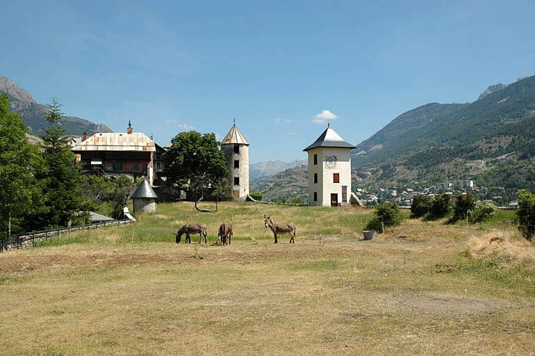 La plateforme vue depuis le sud-ouest, les deux tours.