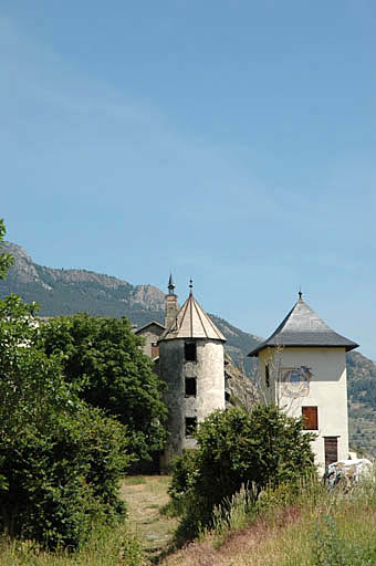 Les deux tours vues depuis le sud.