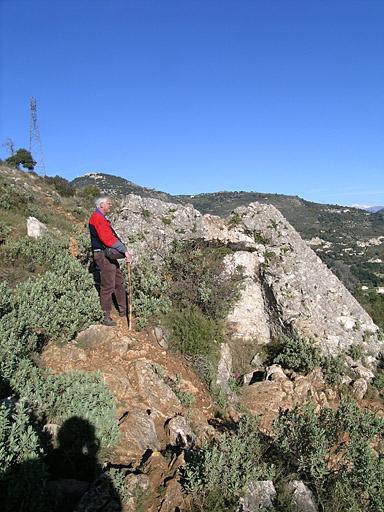 Entrée de la grotte, face sud-Est.