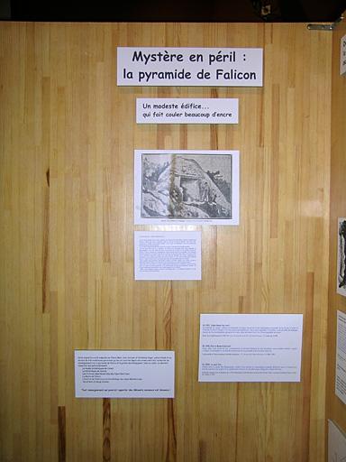 Exposition en cours (novembre 2005) au musée archéologique de Cimiez, détail d'un panneau.