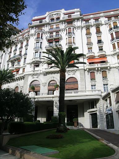 Façade sud, et passage d'entrée.