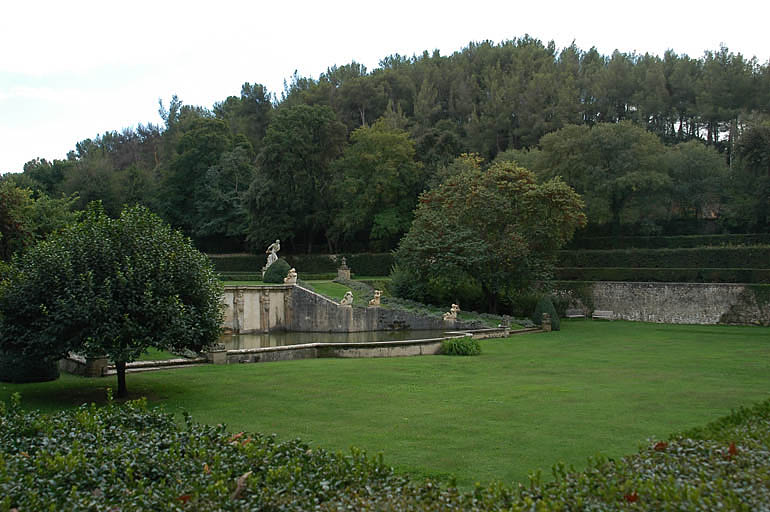 Vue générale du bassin aux 17 jets.