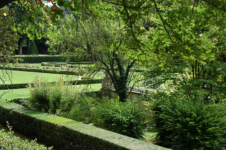 Vue plongeante sur la terrasse des parterres.
