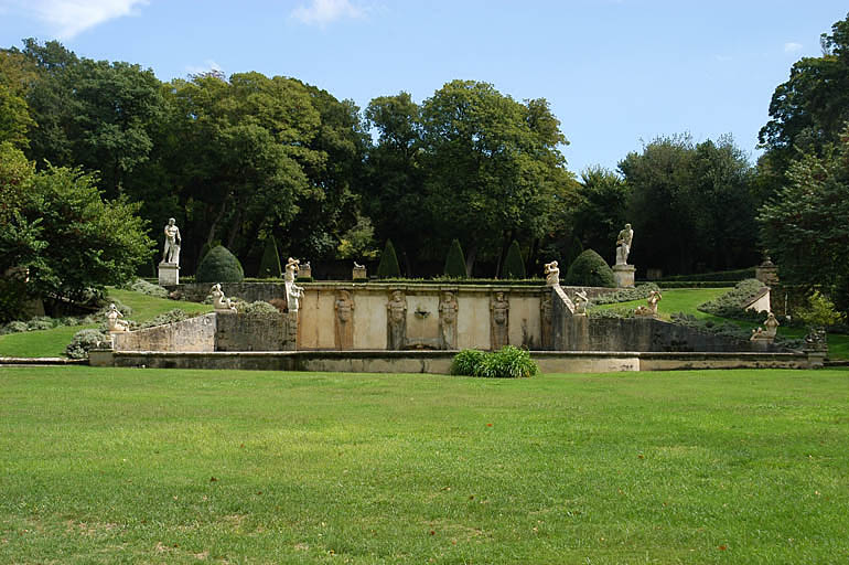 Vue générale du bassin aux tritons.