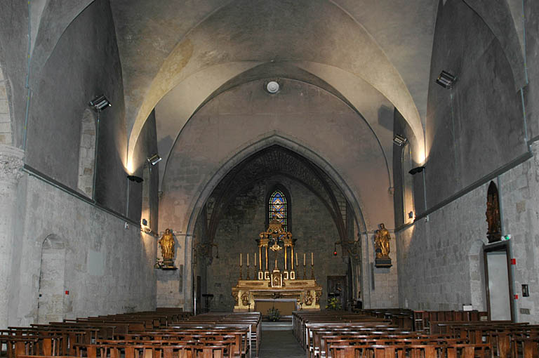 Intérieur, nef vue vers le choeur.