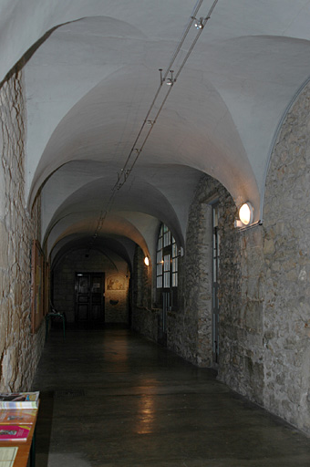 Cloître, galerie ouest.