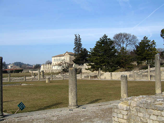 Château de la Villasse et palestre.