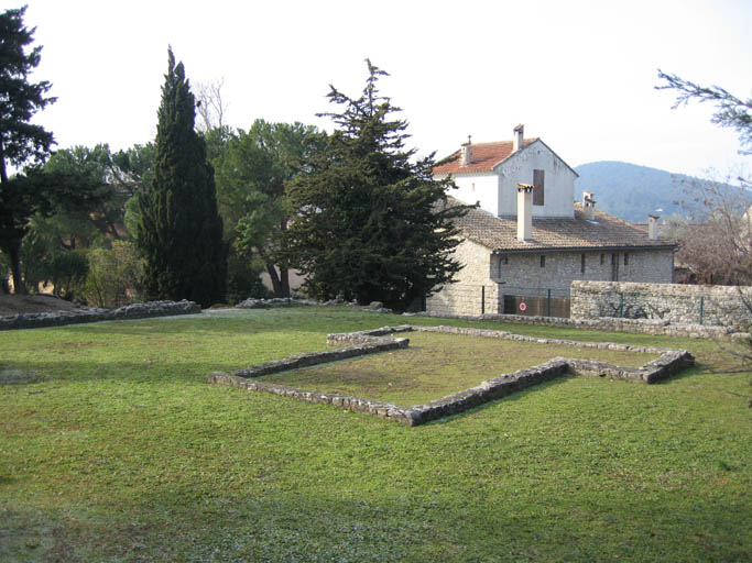 Maison à la tonnelle.